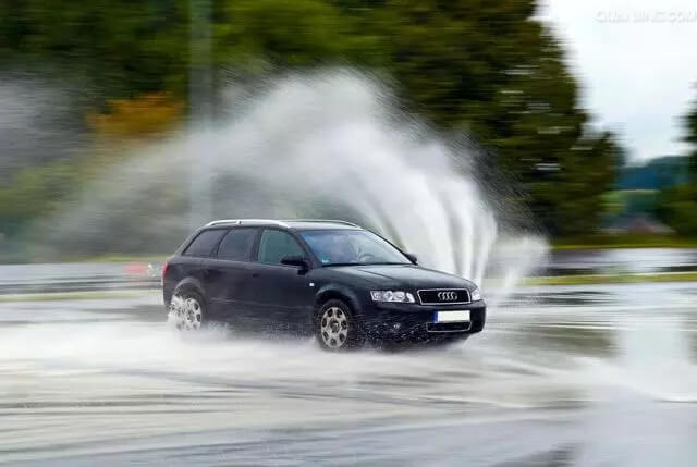 自动驾驶汽车尚未成功：它还不能在雨中行驶