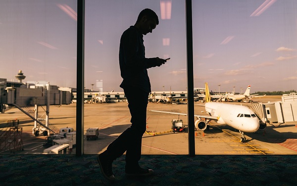 6.97 亿活跃度的微信并非没有对手,至少 QQ 算一个