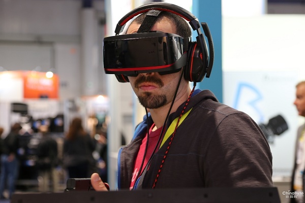 创业门槛太低导致山寨VR产业链的形成？