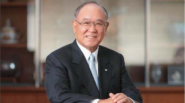 “鹰派”的艰难决定：一位81岁老人规划的佳能转型之路