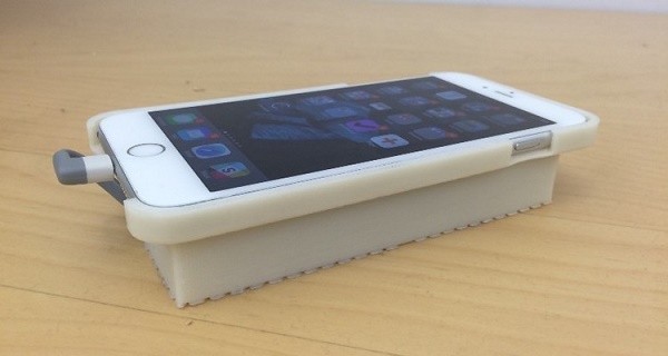 只要一个手机套,就能让你的 iPhone 运行 Android 系统
