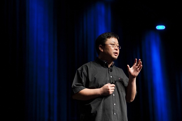 “情怀帝”委身阿里，罗永浩恐怕得向星巴克取经了？