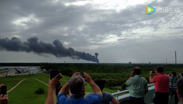 打击！Space X 点火时不幸爆炸