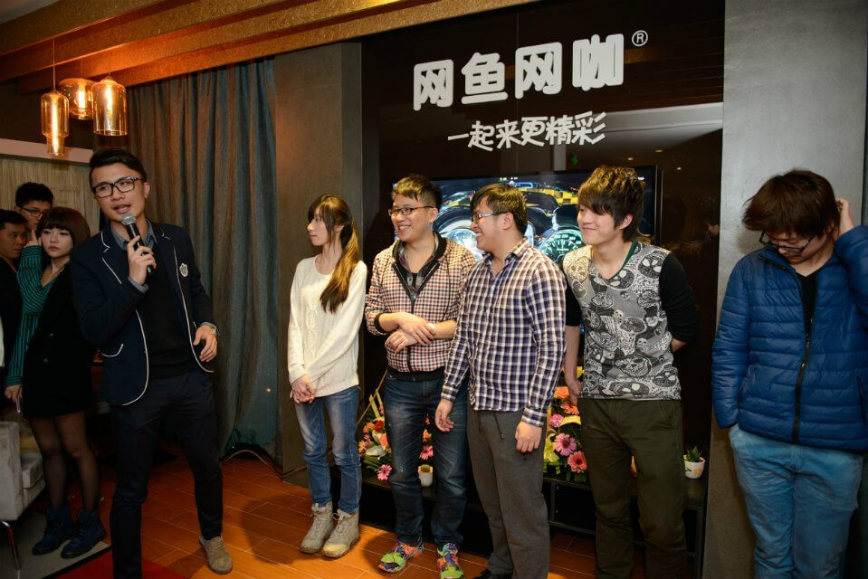 风口上的“电竞少女”,醒不来的网红梦