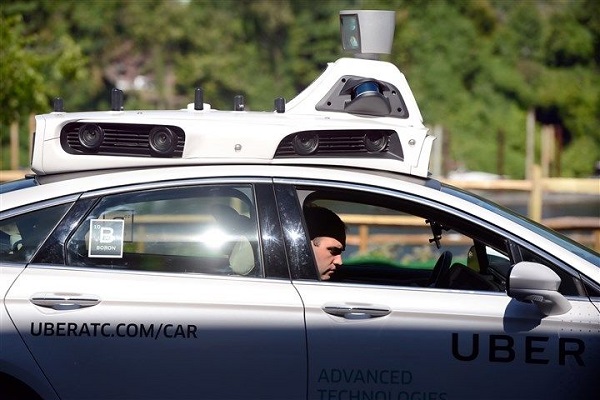 奥巴马：今年 10 月将推监管政策，支持更安全的自动驾驶