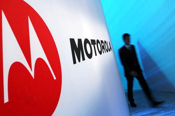 Moto 登陆《南都》背后，是国际手机品牌的双雄对决?