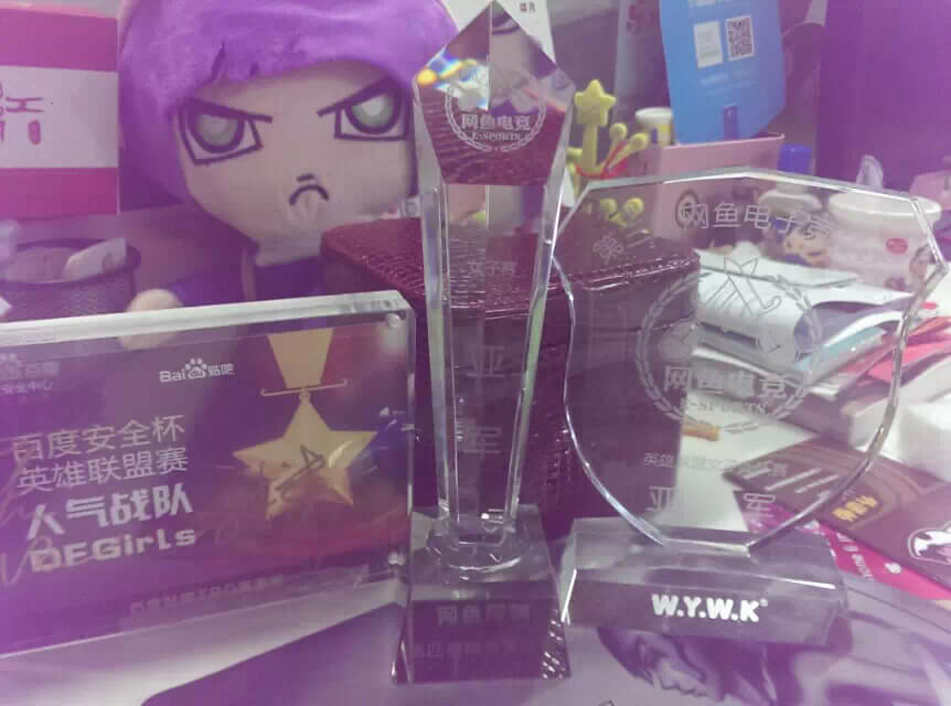 风口上的“电竞少女”,醒不来的网红梦