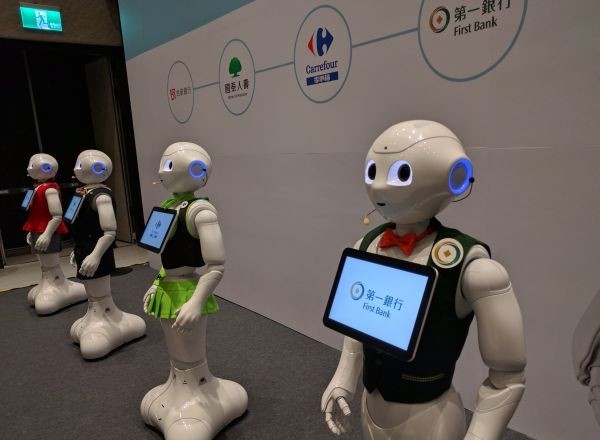 荷兰银行用机器人取代 5800 名员工，什么业务岗位会中招？