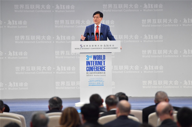 联想杨元庆：智能终端和云的结合将是人工智能的未来方向