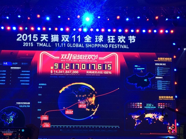 DoNews11月11日报道（记者 周勤燕 向密 费倩文） 7年时间里，天猫双11创造了一次又一次的消费奇迹，每一年的双11都在创造新的交易纪录，从最初5000万元销售额，到去年的912.17亿，实现了千倍增长。从最初天猫的“自导自演”，到京东加入后上演的“猫狗大战”，再到现在整个电商行业全体加入的这场狂欢，双11也成为整个行业、整个中国的全民大促活动。 双11第八年，价格不再是大战重点 今年是天猫“双11”的第8个年头。以低价打响名号的“双11”，曾经由于参与者倍增而逐渐演变成价格战。而今年的双11，电商平台异口同声地表示要摆脱“双11”价格战的单一维度，争夺消费升级的“新领地”。 首创“五折”促销的天猫这次直接喊出了“抛弃价格战”的口号，努力淡化数字上的销售目标。 “双11”的缔造者阿里巴巴 CEO 张勇也表态称：“双11发展至今，我们已经不再把低价作为营销点，价格是否有吸引力，让消费者自己去判断。我们有一套成熟的方法，现在的共同方向是让消费升级。” 如果过去的“双11”代表的是“尽兴买买买”的非理性式“狂欢”，那么，今年京东对“双11”进行了重新定义，要你“认真购物，买点好的”，做到理性购物。 今年，京东“双11”的主题为“好物低价”，不同以往的“低价”促销理念，优先强调了“好物”的概念，这转变源于对中国渐趋崛起的新中产带来的消费升级思考。据瑞信研究院的《全球财富报告》数据显示，被定义为消费中坚力量的中国“新中产”人数达到1.05亿，“新中产”人数破亿，是中国消费者消费升级的重要标志。 为了让消费者做到“理性购物”，在“双11”期间，每个消费者在京东上看到的商品、促销活动等信息都是根据其消费行为量身定制的，这样有助于消费者选择到更合适自己的商品的同时也缩短了其选购路径。 而阿里巴巴，则称今年的“双11”与往年相比，会呈现高度的个性化，其将根据所有的消费者的偏好、行为、属性等，展现不同的特色商品。 从网络走向线下，由对立走向融合 中国电商从出具形态到今天的渐趋成熟，线上、线下零售也从之前的割裂、敌对开始走向融合、共赢，线上线下的融合也成为今年“双11”的另一特点。 作为阿里的老对手京东开始押宝线上线下全渠道，从去年开始京腾计划时，京东就全面提出了品质电商的理念，并开始布局，让线上线下渠道由对立走向融合。目前，京东已经成为了大多品牌最重要的零售终端和新品首发渠道。 据京东营销运营部负责人韩瑞透露，今年将有超过十万的品牌参与京东的“双11”促销季，其中有超过70%的商品都是时下的热销款，超过50%是今年的新品。 而沃尔玛以及永辉超市也在“双11”前就完成与京东集团的渗透。其中，沃尔玛全球官方旗舰店、山姆会员旗舰店均已进驻京东平台，并注资持股京东物流新达达。 而“双11”大战的另一主角苏宁的“穿越双十一”传递的正是线上与线下的融合。11月8日，苏宁云商副董事长孙为民邀众多媒体们访问了其在无锡影视城搭建的“笑倾城”，阡陌交通、亭台楼阁一应俱全，还原旧时商业的繁茂图景，其间嵌入了整个苏宁生态模型，苏宁体育蹴鞠场、苏宁金融钱庄、苏宁置业时空巴士、苏宁文创聚艺堂、苏宁物流镖局……看似戏谑演绎的背后，是苏宁整个双十一打法的迁移，更加关注C端用户的体验，将线下与线下打通。 从单纯的网络购物到全民娱乐日 今年“双11”也增加了许多的新玩儿法,“双11”已经不仅仅是全球电商市场最重要的年度促销，更是集购物、娱乐、文化于一身的体验式狂欢，直播、VR等元素与电商的融合加强，提升购物体验的同时，也逐渐成为电商新常态。 从去年尝试首次做“双11晚会”后，今年天猫要做一场规模更大的“双11晚会”。相较于去年，今年的“双 11 狂欢夜”有几大亮点：湖南卫视出局，浙江卫视接棒；阿里 “大文娱” 版块将参与到“双 11 晚会”的筹备与直播阵营；阿里新上任的首席市场官董本洪牵头；引入国际化明星。 阿里巴巴此前曾表示，在未来的 2-3 年内，要将 “双 11 狂欢夜” 打造为全球娱乐盛典，使其成为全球化的超级 IP，比肩“美国春晚”Super Bowl（超级碗）。 除了晚会，天猫线上平台也展开了很多互动方式，如直播、VR等新技术。阿里巴巴首席市场官董本洪介绍，天猫直播往内容化与娱乐化方向走，除了有大量的商家资源和大数据外，主要有阿里大文娱平台的支持，比如优酷视频和 UC 两架马车，一个可以实现信息流分布，一个可以实现视频流分布。 而京东在“好物低价”的理念下，推出的“简单一点 认真一点” 12小时直播SHOW。京东直播SHOW在11月10日中午11时25分，由刘强东变身暖男，在京东直播上大展厨艺，烹制西域美食大盘鸡和来自波士顿的大龙虾拉开帷幕，随后，24位明星大咖与4位明星主持人开启12小时不间断直播互动体验，还有12位明星为“双11”在京东下单的用户直播亲自送货。 物流，物流，还是物流 价格作为“双11”首要敏感因素经过连年的厮杀已无空间可言，倒是物流与仓储，因为需要大笔的持续投入，战火还要延宕数年。 物流作为京东最核心的优势版块，每年都被视为致胜法宝。除了好物低价之外，智慧物流也是“双11”战略之一。 继今年618，京东自主研发的无人机实现首次送货之后，京东无人配送车将在“双11”第一次开始送货试运营，无人车在配送站装载货物后，通过自主路径规划，将货物送达指定位置，并通过京东APP、手机短信等方式通知用户收货，用户到无人车前输入提货码即可打开货仓收取货物。 同时，京东“无人实验仓”即机器人仓+全自动分拣中心也在“双11”期间正式启用，全面利用人工智能、机器人和数据感知。据悉，一台自动分拣设备最高处理量可达到2万件/小时，京东目前在全国范围内的自动分拣设备的日均处理能力已达百万件以上，技术升级的通州自动化分拣中心在10月份正式投入运营，目前可承接“双11”期间全北京的中小件订单。 此外，在11月11日当天，在“双11”期间，京东通过大数据的分析预测，在原有线路基础上临时开通40余条干线以加快货物流转，以保证全国近百个城市的运输效率；分布在北京、上海、广州、成都、武汉、西安、沈阳、杭州、深圳九大城市的京东3C品类仓配将进行联合提速，部分用户将有“双11”凌晨下单上午送达体验。 众包物流也将成为京东此次“双11”物流业务的补充，由京东战略投资的新达达将有超过250万众包运力参与京东的物流配送。 前有京东自建物流仓储，从而抢得后发优势，后有阿里搭建菜鸟物流整合社会资源，苏宁也不再甘于如往年双十一只做产品端的玩家。11月1日，在苏宁的总部南京，苏宁云仓向众人揭开面纱，这座占地超过28个足球场大小的物流基地又创造了几个最——亚洲第一、世界前三。 大家当然不会关注这几个噱头，苏宁云仓背后的逻辑是仓储物流的进一步完善。早期切入互联网时，苏宁为大家所看好的原因是其可以发挥线下店优势，转型成为仓储点和物流点，规避诸多电商最头疼的问题，不过在接下来几年的电商厮杀中，苏宁在这方面的表现差强人意。 从重新“押宝”线下门店可推测苏宁似乎在重拾这一优势，让其成为线上+线下融合的重要一环。而此次重金加码仓储则是解决长久以来苏宁，乃至整个电商企业都存在的缺少物流中枢的问题。 据了解，苏宁云仓日处理包裹可达181万件。苏宁云商COO侯恩龙表示，“在拣选效率方面，我们每人每小时可达1200件，是同类最先进仓库的10倍以上；在处理速度方面，我们单个订单最快可以实现30分钟内出库，是行业同类仓库最快处理速度的5倍以上“。 在物流体系的布局上，包括全国中心仓、区域中心仓、城市门店仓，以及快递点、自提点等，使得苏宁形成了一个完整的物流体系。 不再是仅仅停留在中国的“双11” 从天猫在双11前开启的种种造势活动来看，今年双11的一大特色口号是 “买遍全球，全球可买”。今年天猫将双十一的启动仪式放在了香港，传递出将培育全球市场的信号。香港的启动仪式刚结束，天猫又马不停蹄地在上海举办了名为“天猫全球潮流盛典”的时尚大秀，突出自己的国际化与时尚化。 据天猫方面提供的数据，220 多国的海外消费者首次可以参与属于全球的购物。全球的消费者也能买到国内的商品。同时，天猫还启动了 “买全球，卖全球” 项目。 阿里巴巴CEO张勇对此称，全球化在去年双 11 成为重要主题之一，而今年的全球化与去年相比已经发生了变化：从全球商家触达中国到买全球卖全球。在前不久的 G20 峰会上，阿里巴巴董事局主席马云发起了eWTP倡议，希望建立一个全球电子商务平台。而今年的双 11 将是阿里巴巴推进eWTP的重要一步。 为此，天猫吸引了优衣库、ZARA、C&A、Forever21 等全球 90% 以上的快时尚巨头入驻。 而在今年6月，京东收购1号店、结盟沃尔玛，京东的品质战略得到较大升级。沃尔玛旗下山姆会员店、沃尔玛国际旗舰店均参与“双11”，其数十万的SKU将极大地丰富京东的品类，为京东带来全球化的产品和会员式的购物体验。 “双11购物狂欢”在其诞生的第八个年头迎来了人生的第一个拐点。原来充斥着价格战、冲动消费的“双11”是成功的，但那时一个旧时代，一个新的，好物低价的倡导理性消费的双11正在登场。（完）