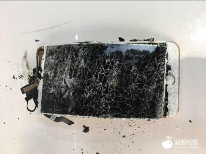 曝 iPhone 7P 再爆炸,黑烟冒出手机炸裂
