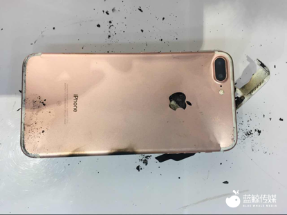 曝 iPhone 7P 再爆炸,黑烟冒出手机炸裂