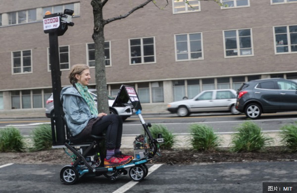 MIT 研发自动驾驶踏板车，逛街不用双脚不怕累