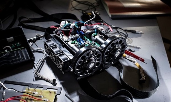 哈佛柔性外骨骼诞生始末:教授放弃机械外骨骼,只为让中风患者重新行走