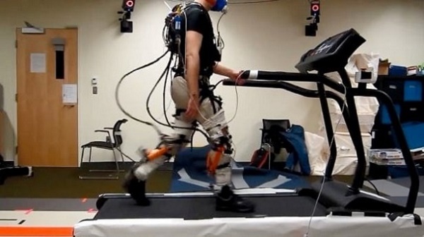 哈佛柔性外骨骼诞生始末:教授放弃机械外骨骼,只为让中风患者重新行走