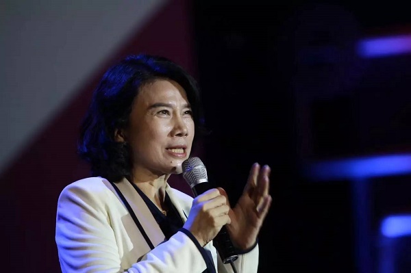 董明珠的内忧外患：造车失败，野蛮人入侵